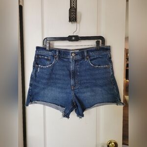 Abercrombie & Fitch The 4" Mom Short High Rise Dark Wash Size 31 (12)